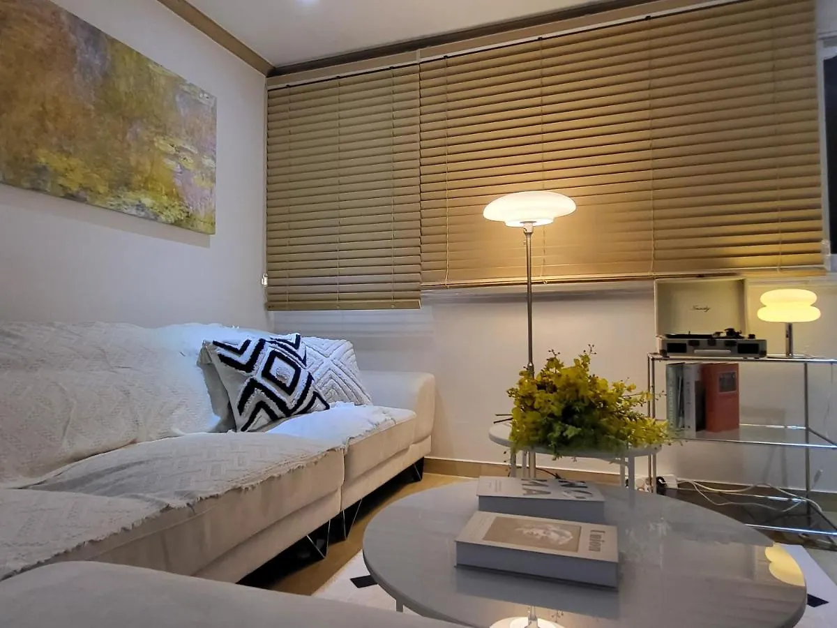 Free Pick-Up, 4 Beds, Near Gangnam, Hongdae, Subway 8 Mins, Spacious Seoul Apartment