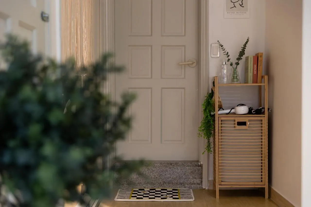 Free Pick-Up, 4 Beds, Near Gangnam, Hongdae, Subway 8 Mins, Spacious Seoul 0*,  South Korea
