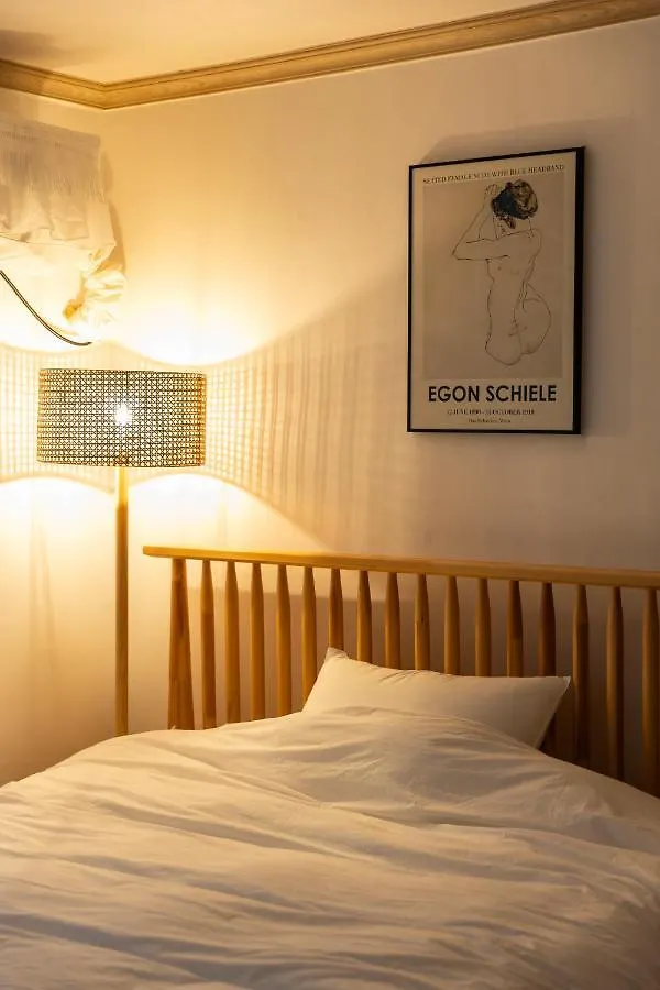 Apartment Free Pick-Up, 4 Beds, Near Gangnam, Hongdae, Subway 8 Mins, Spacious Seoul South Korea
