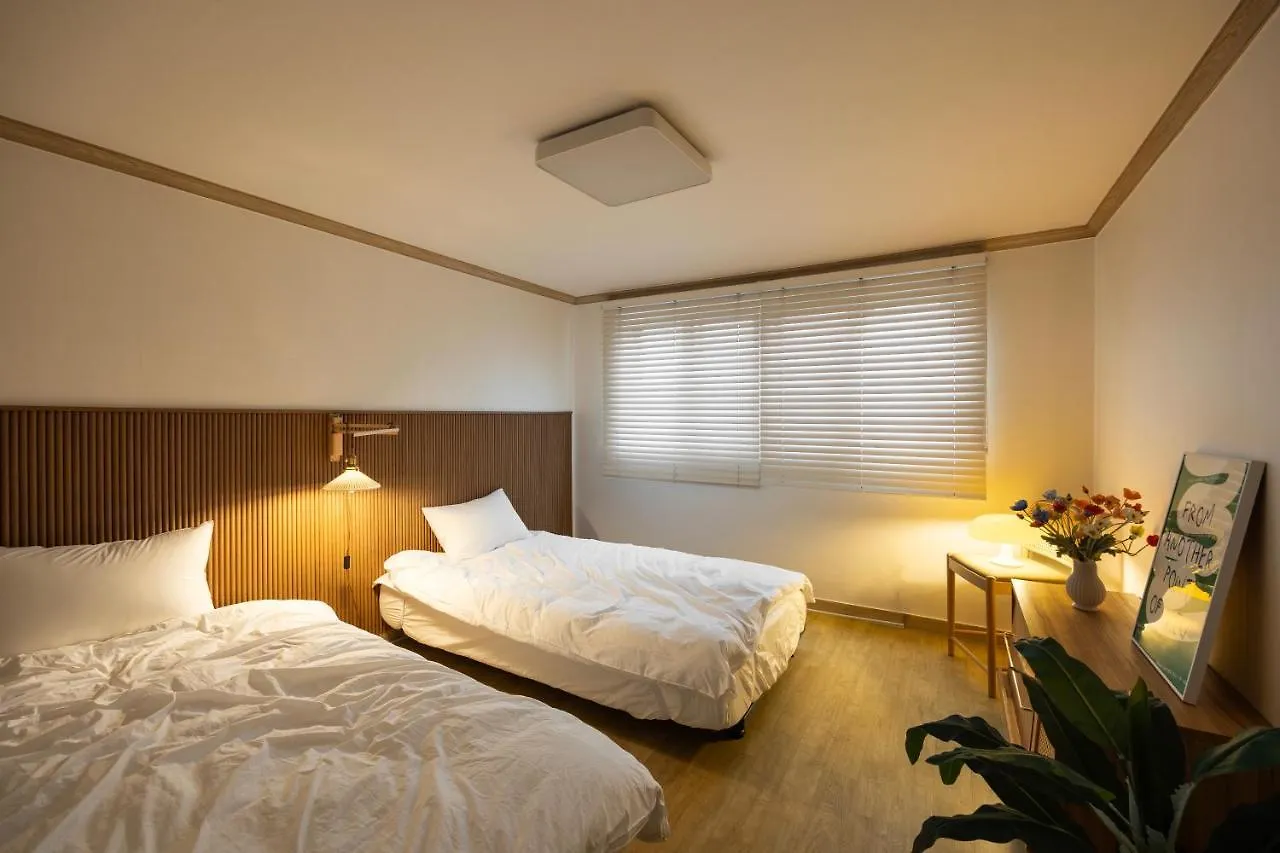 Διαμέρισμα Free Pick-Up, 4 Beds, Near Gangnam, Hongdae, Subway 8 Mins, Spacious Σεούλ