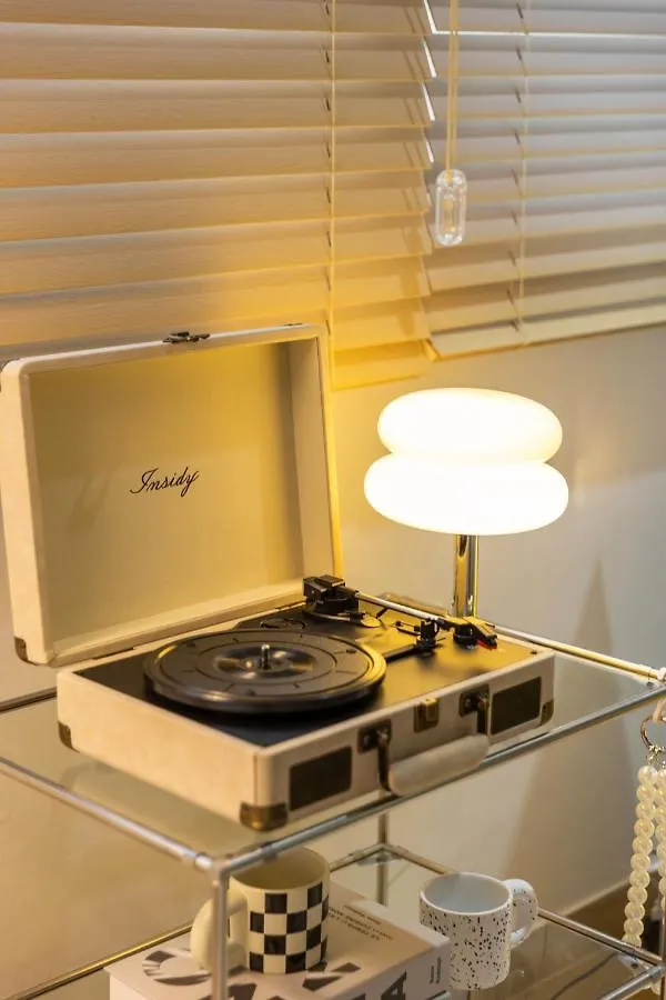 Διαμέρισμα Free Pick-Up, 4 Beds, Near Gangnam, Hongdae, Subway 8 Mins, Spacious Σεούλ
